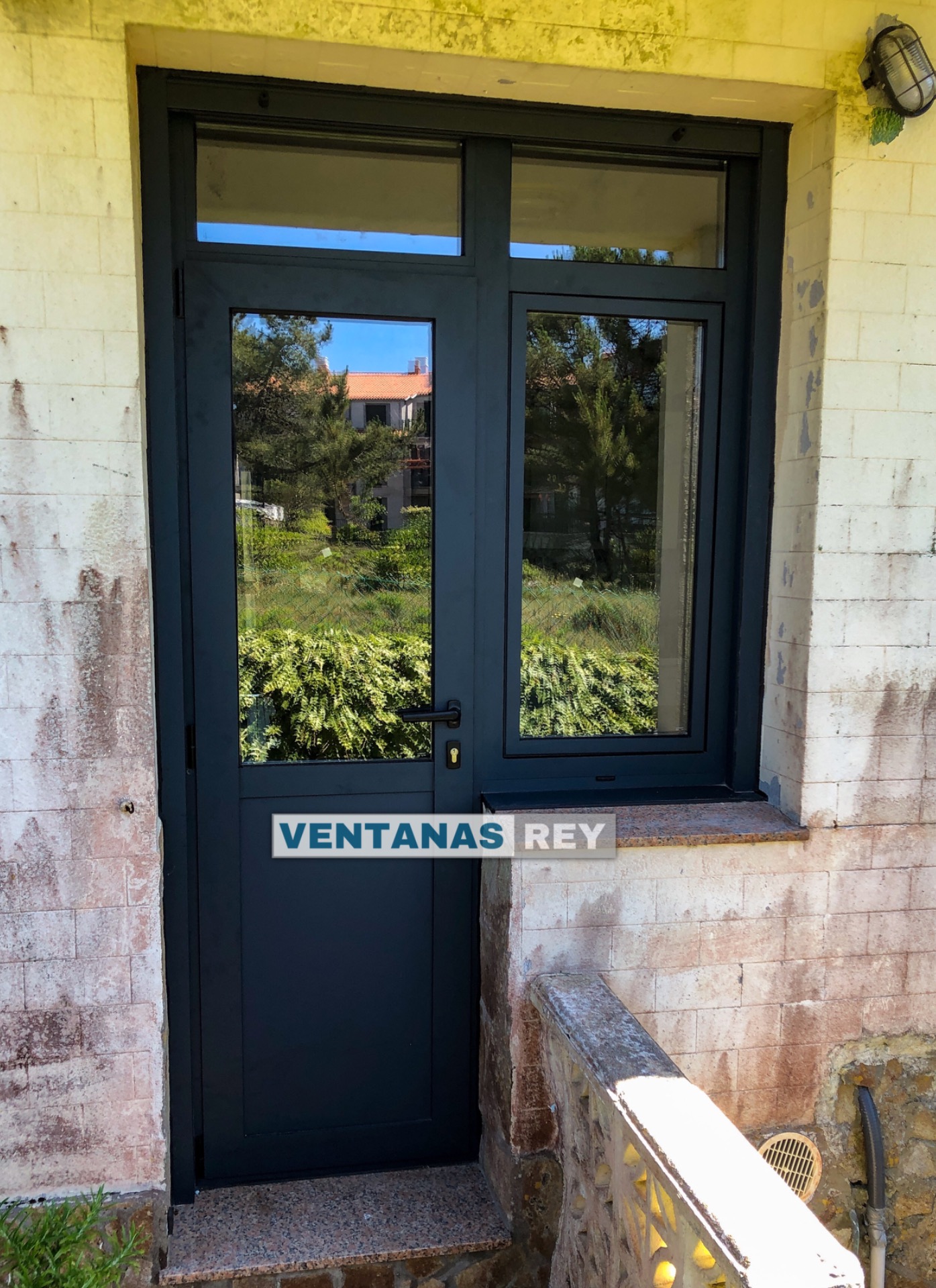 Puerta + ventana